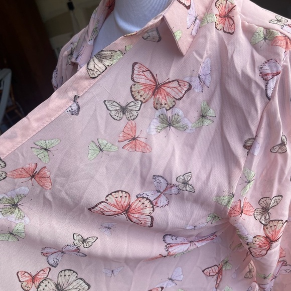 Boutique Butterfly tie front top nwt - Picture 4 of 8